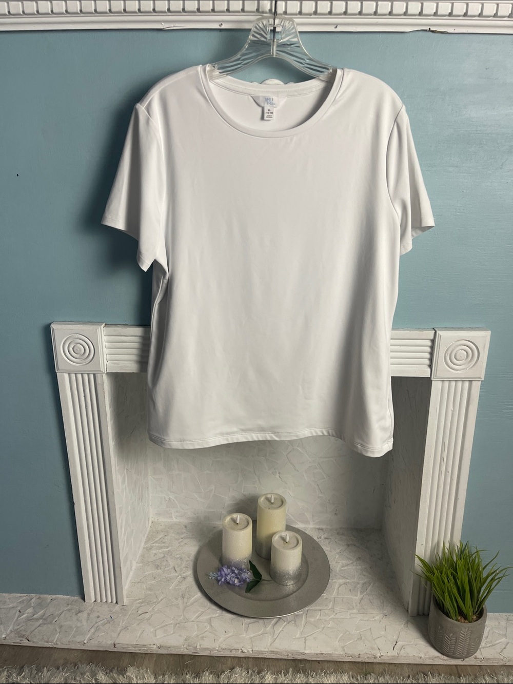 Time and Tru White Short Sleeve Crewneck Tee